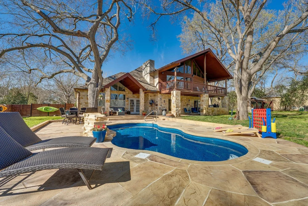 Seguin Riverfront Retreat: Fishing Dock + Kayaks!