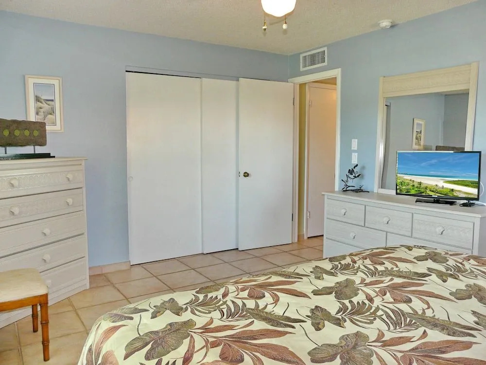 Cozy Home With Sunroom, Pool and Steps to Beach