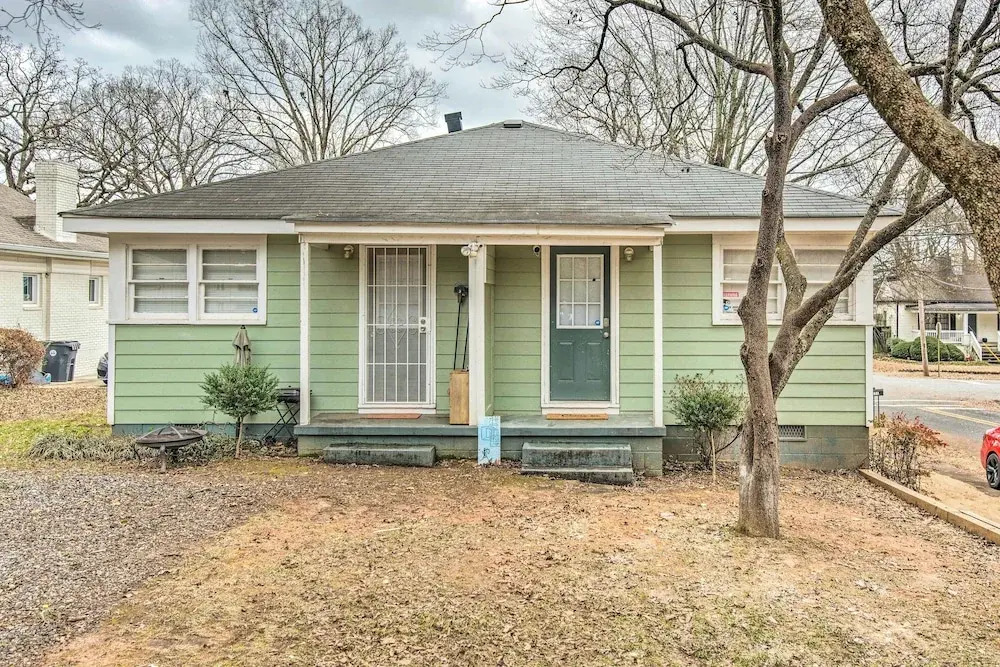 East Point Home ~ 6 Mi to Downtown ATL
