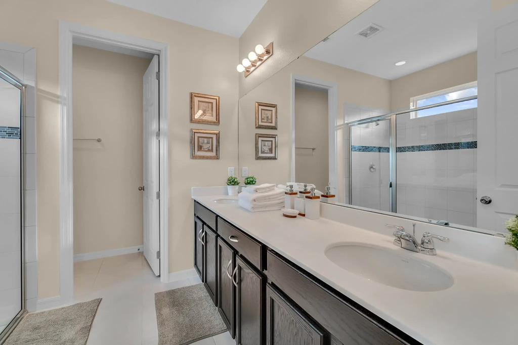 5 Bedrooms 55 Bathrooms Solara 9026 Pc