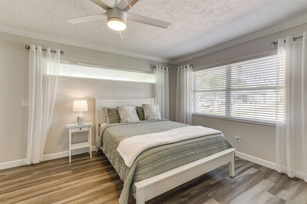 5 Mi to Riverwalk: Bradenton Family Home w/ Yard