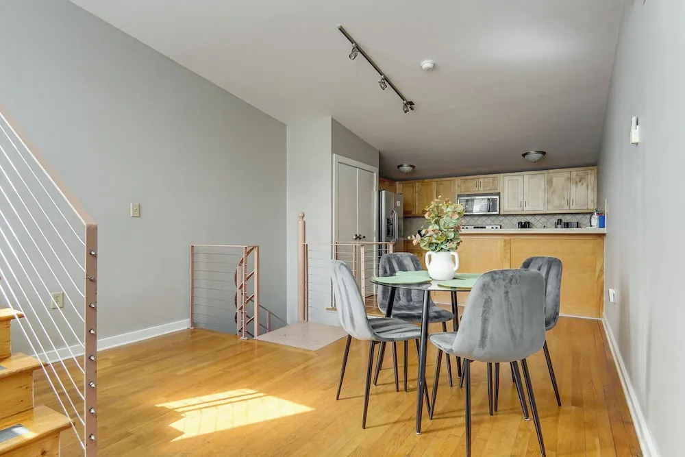 Stylish Downtown Loft: Rooftop Patio + 2 King Beds