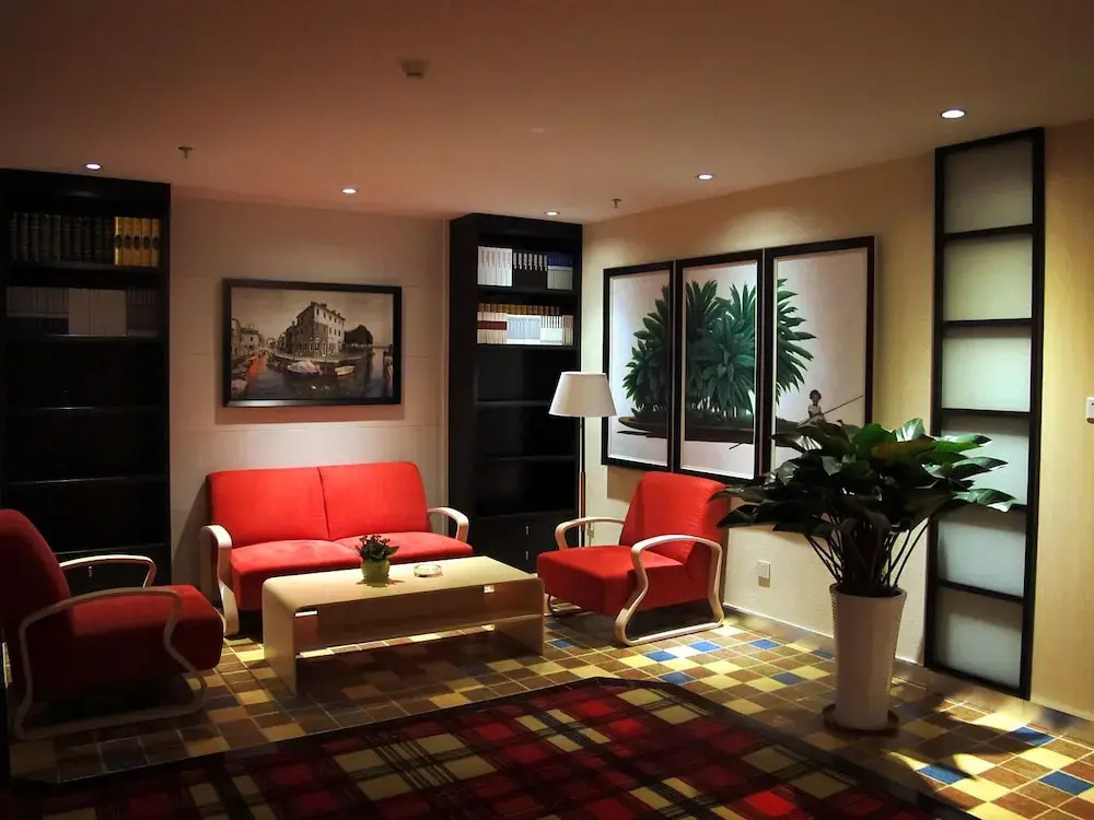 Merrynest Hotel