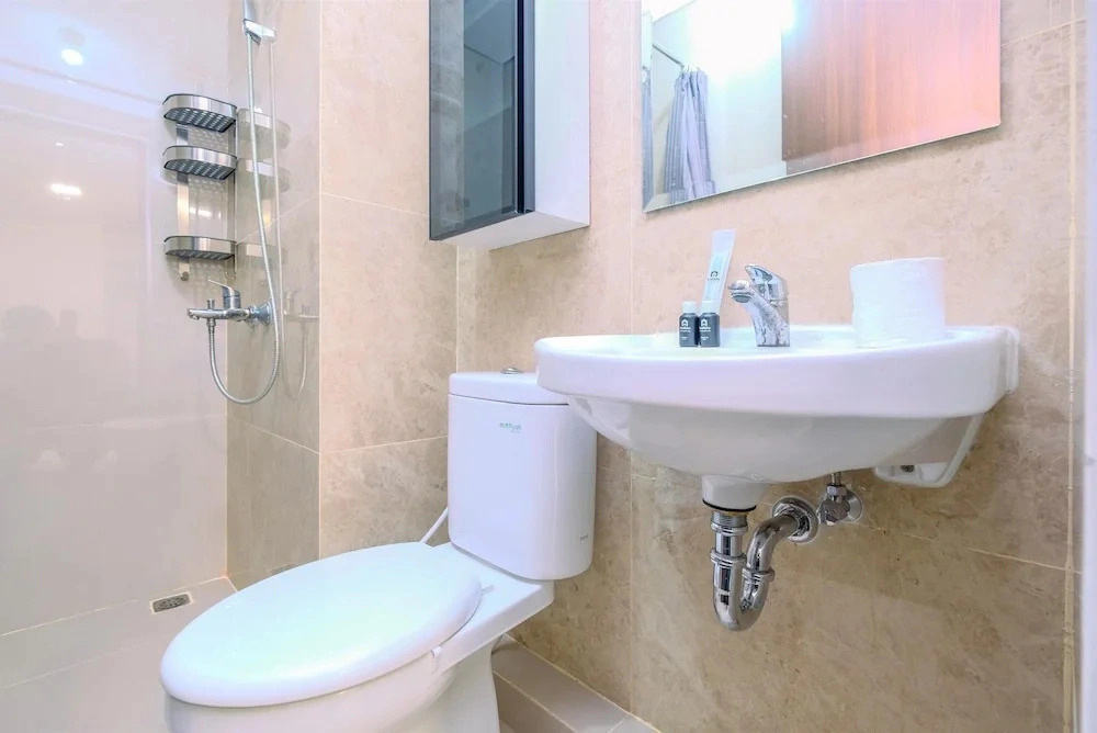 Comfortable 1Br With Extra Room At Transpark Cibubur Apartment