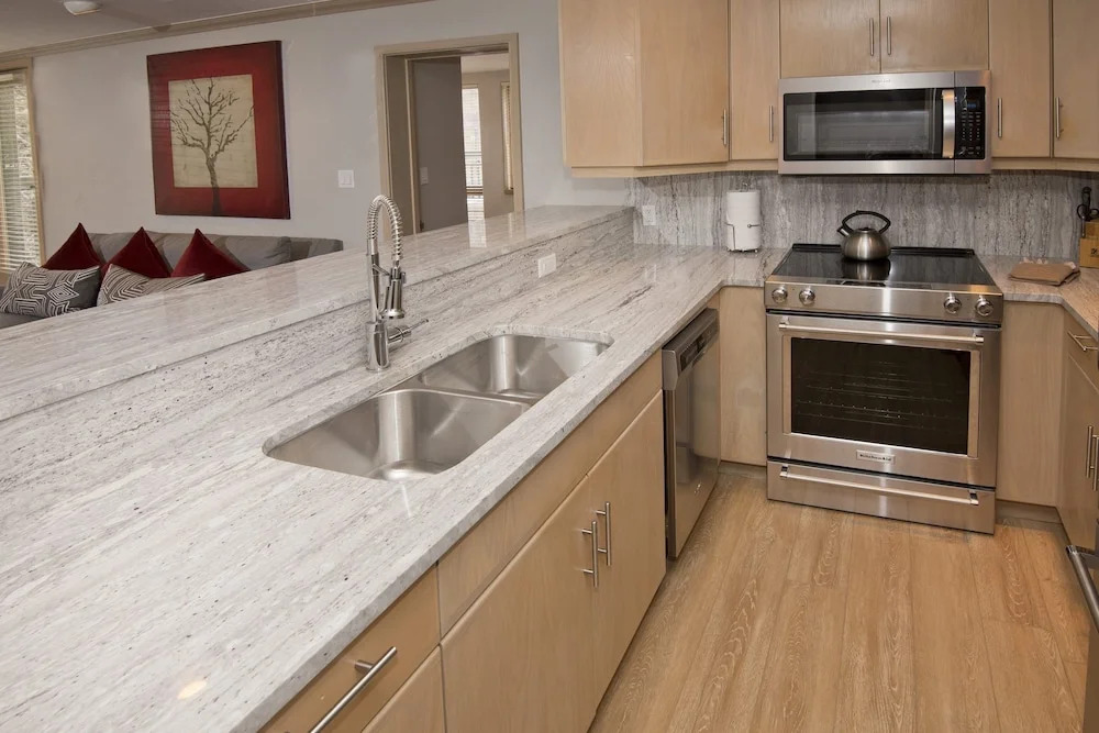 Gateway Plaza R4 2 Bedroom Condo by RedAwning