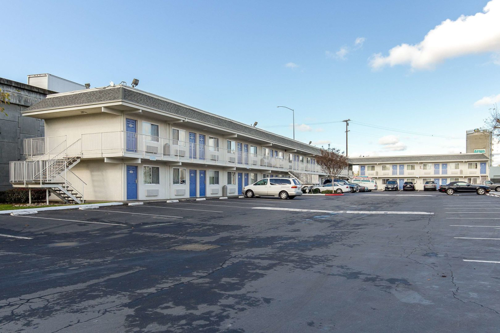 Motel 6 Hayward, CA- Silicon Valley Gateway