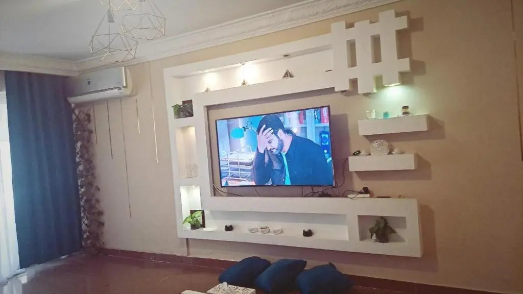 Lovely 3 bedroom condo with balcony families
