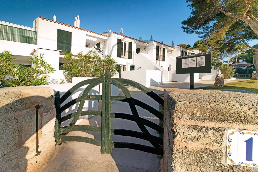 Apartamentos Cala Blanca