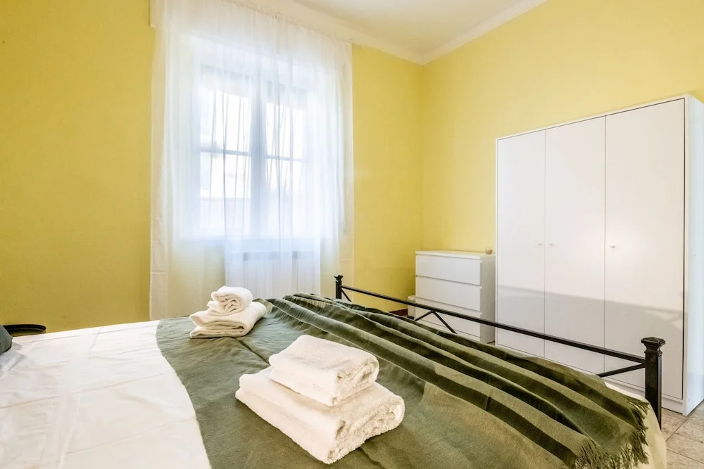 Tulipan in Livorno with 3 bedrooms and 2 bathrooms