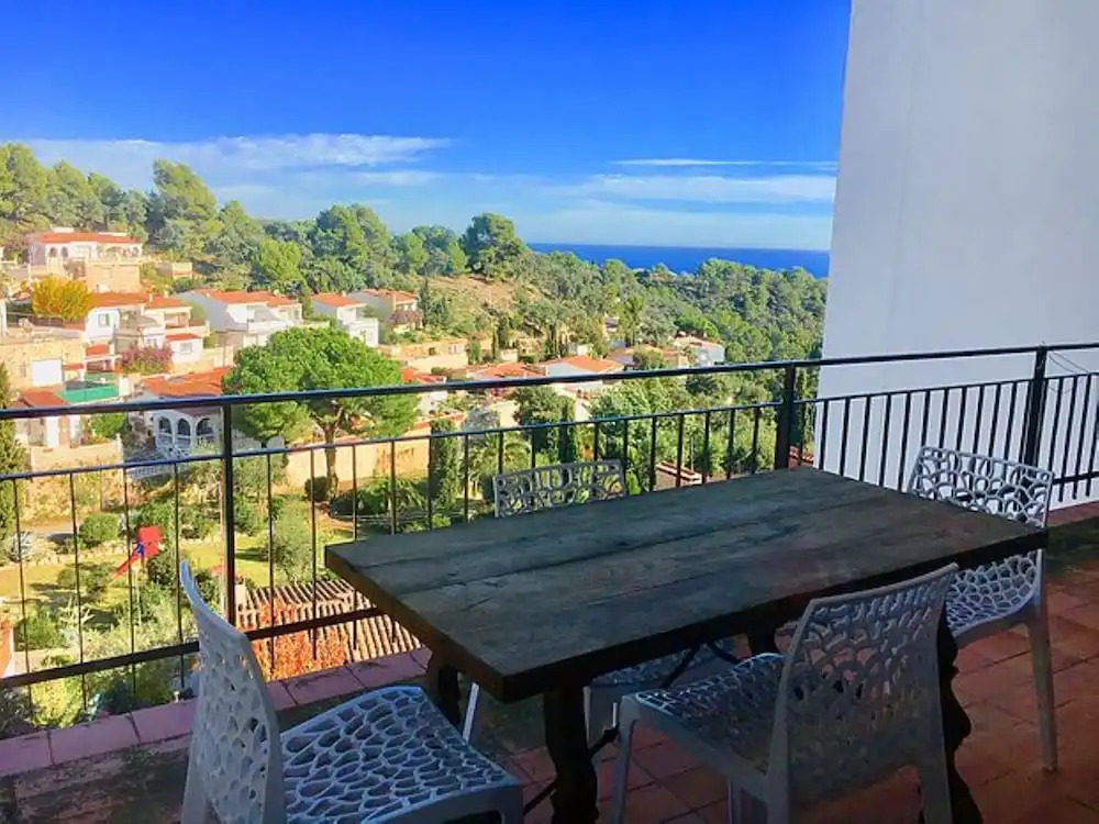 Apartment - 2 Bedrooms with Sea views - 107793