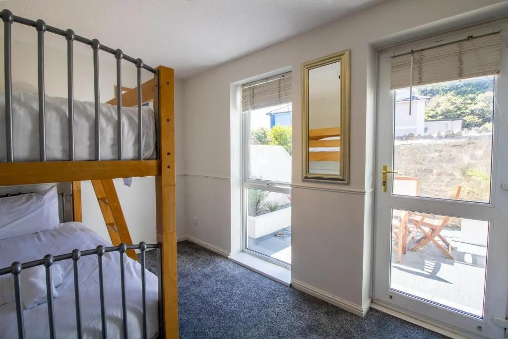 Laurels- 3-beds, Parking, Short Walk to Beach