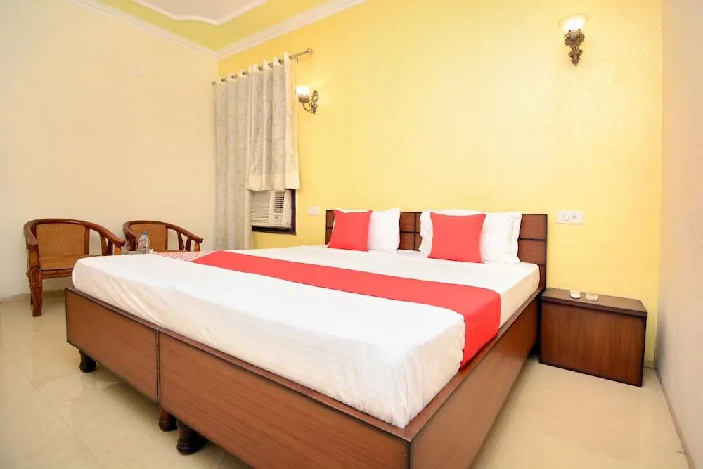 Hotel Ra Flora by OYO Rooms