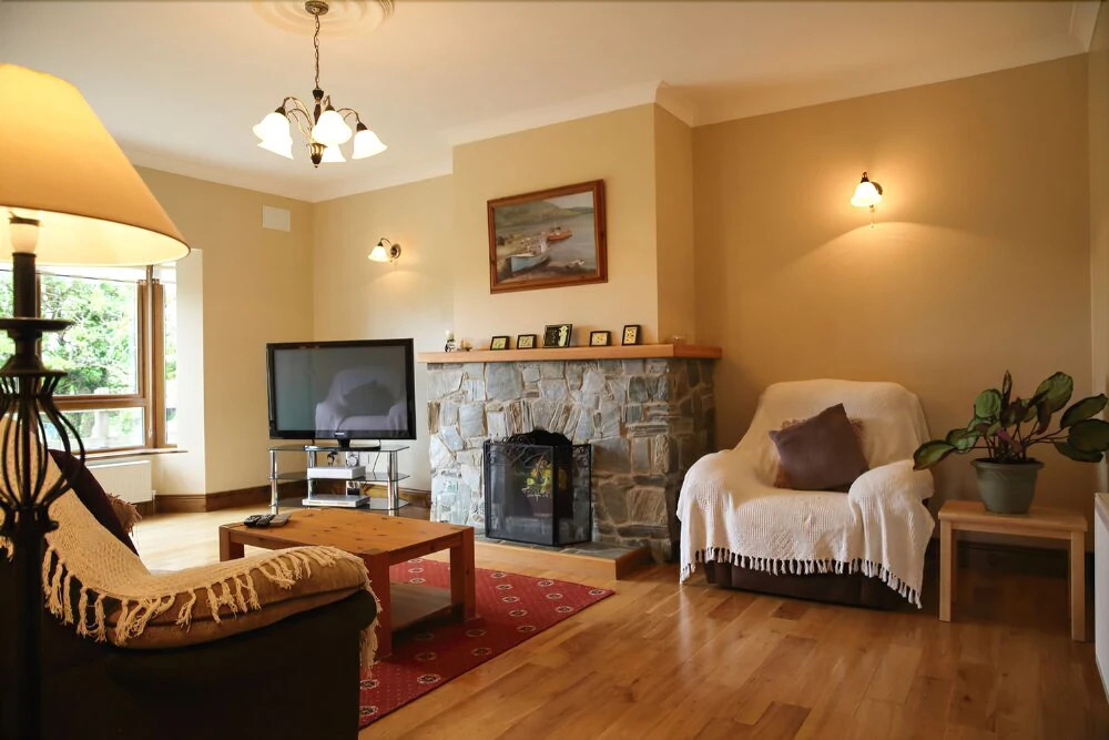 White Thorn House