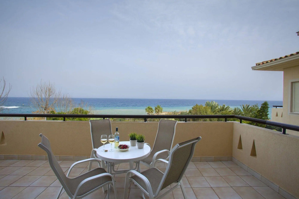 Alia Seafront Suite