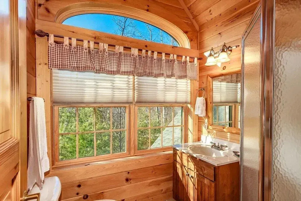 Among The Clouds - 4 Br cabin by RedAwning