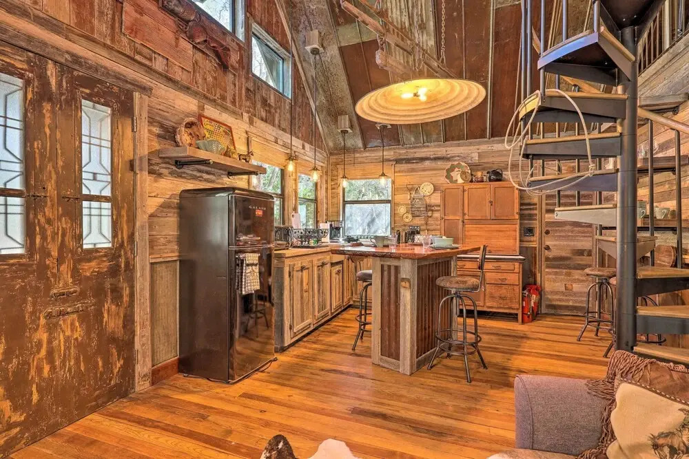 'horse Thief Inn' Cabin Retreat w/ Deck & Hot Tub!
