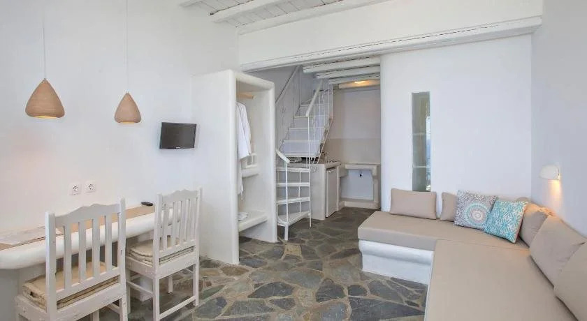 Big Blue Suites & Apartments