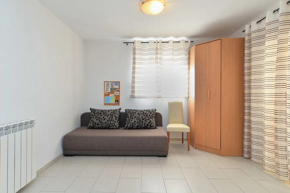 Apartment 1100