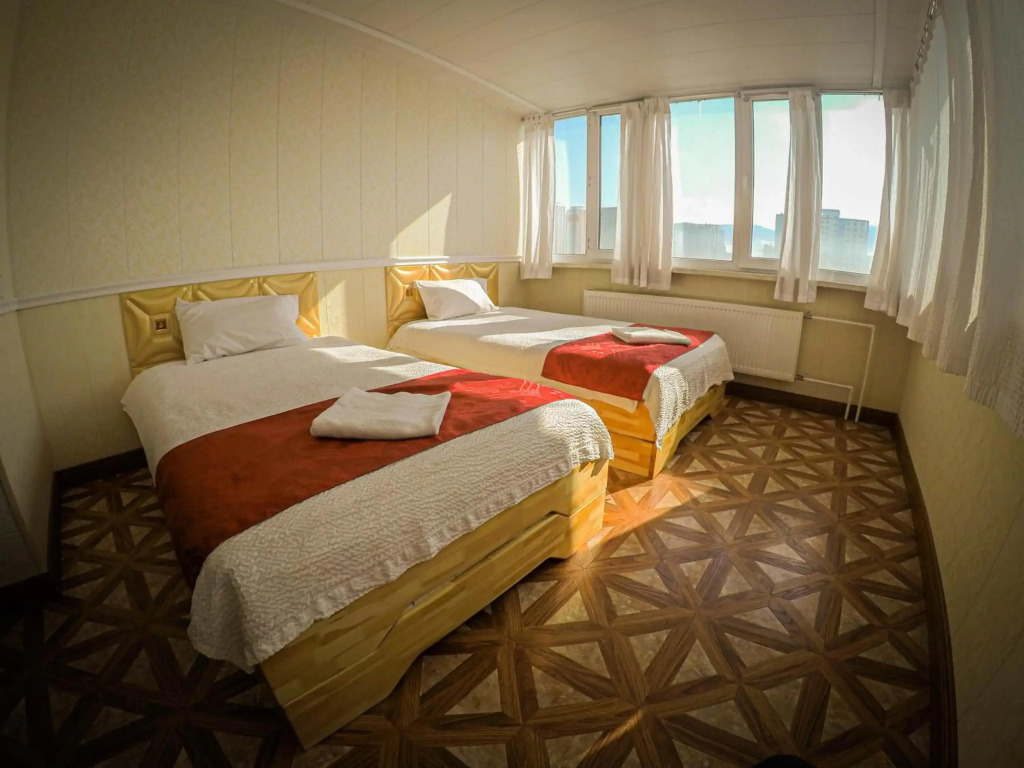 LG53 Tour & Hostel