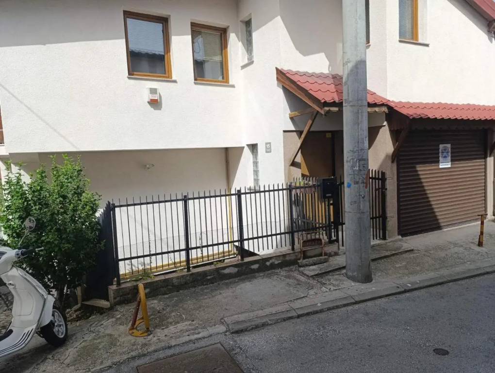 Apartman Yellow House