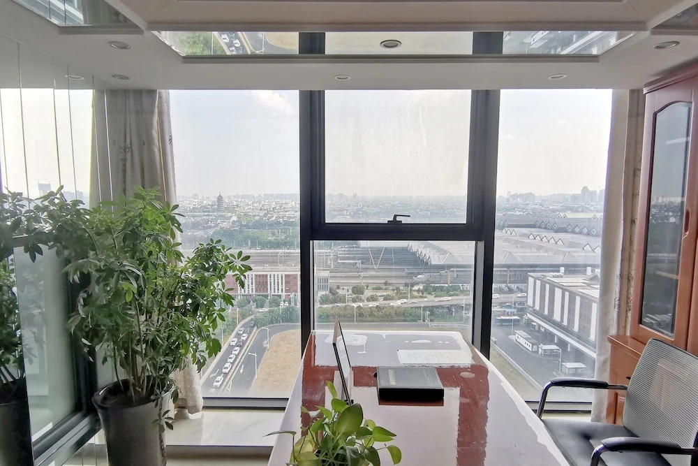 Railway Station Splendid Elegant Apartment