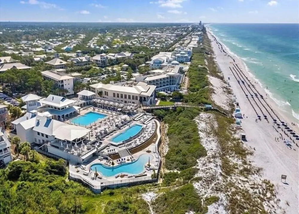 "emerald Tide" pool Golf Cart 4br/4.5ba/bonus Bunk Sleeps 12 4 Bedroom Home by RedAwning