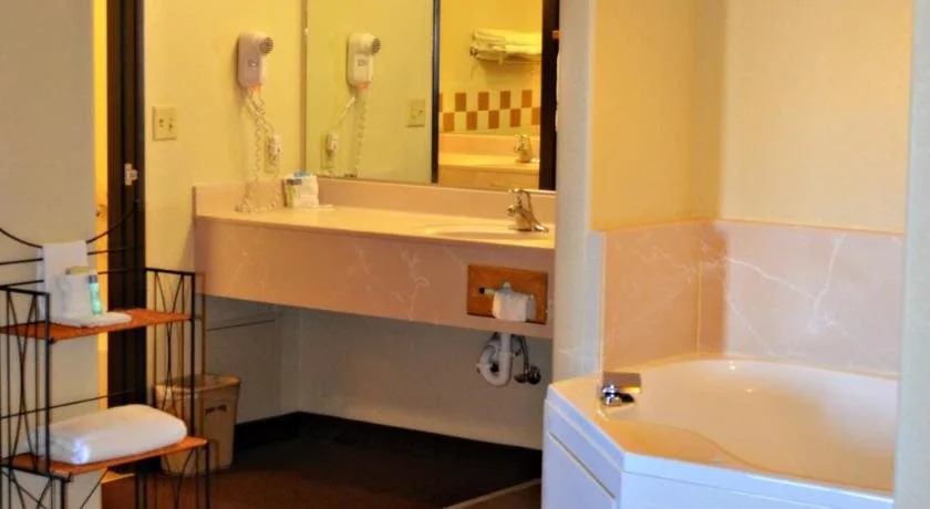 Fossil Creek Hotel & Suites