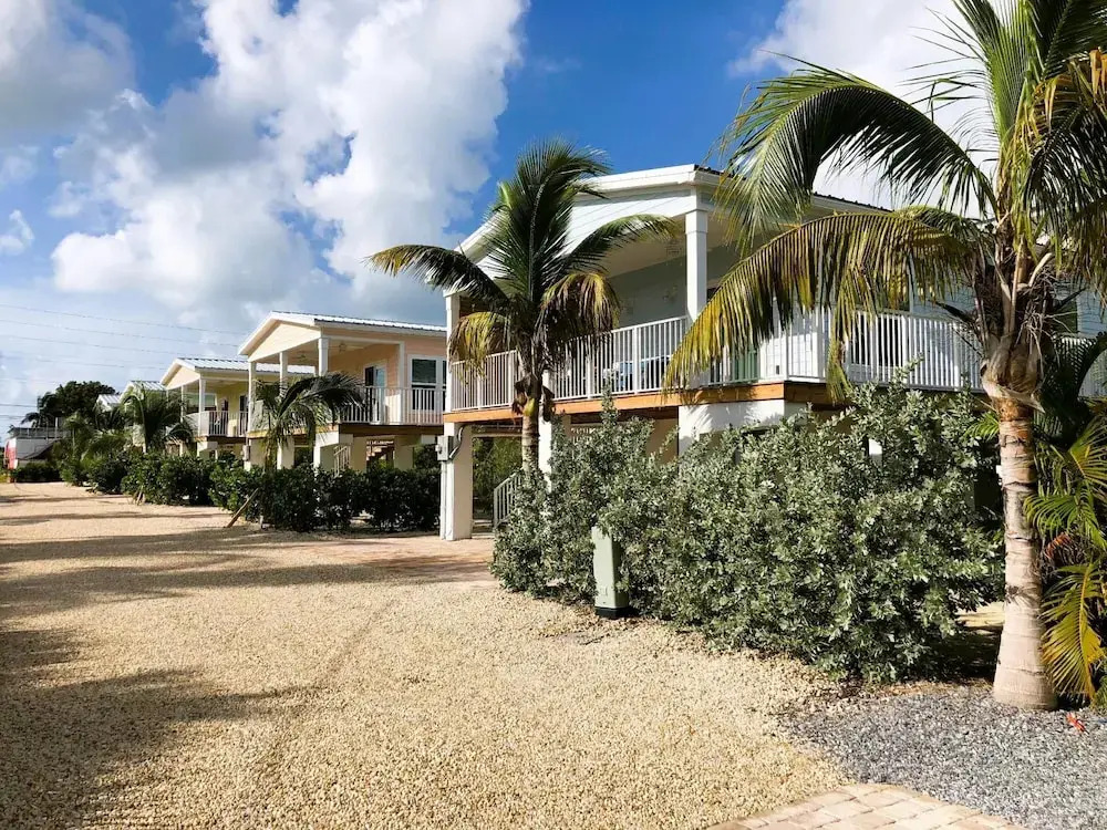 8 Waterfront 4 Bed 3 Bath Pool Home w Free Dock