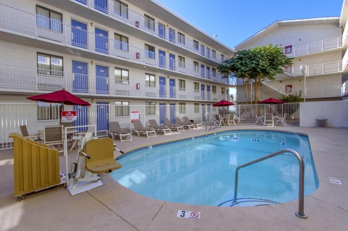 Motel 6 Phoenix - Northern Avenue