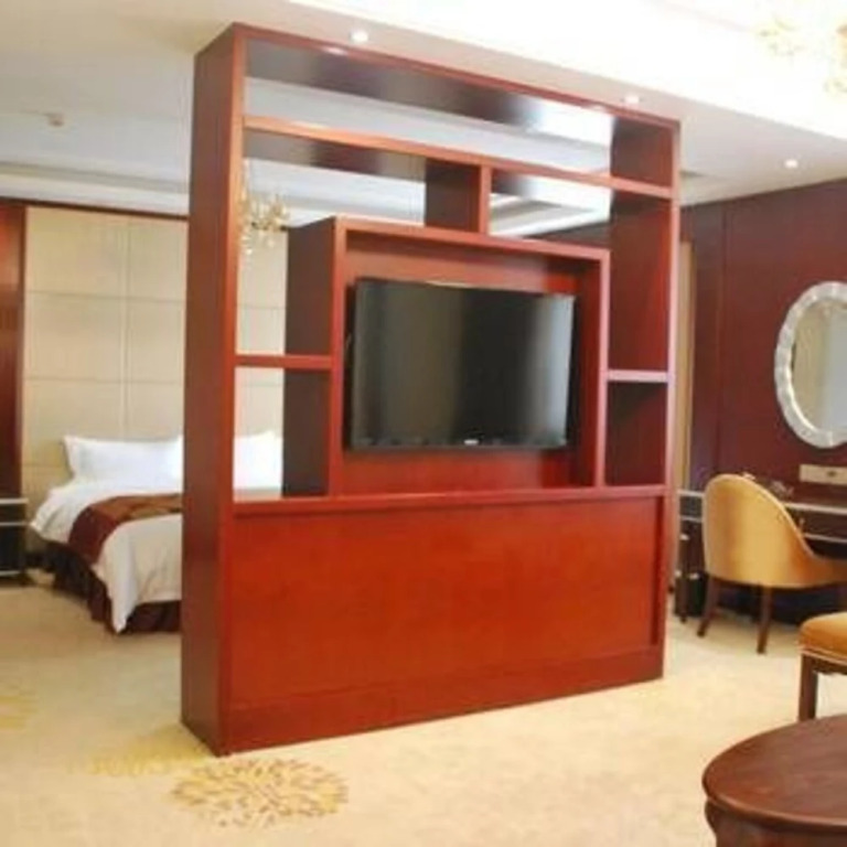 Longhu Hotel