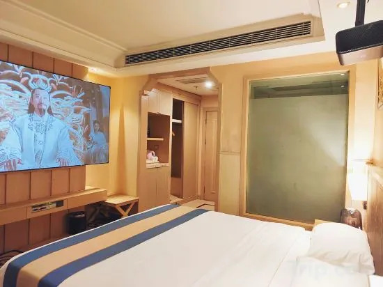 Yajing Holiday Hotel (Zunyi Haier Avenue Dongxin Rainbow City)