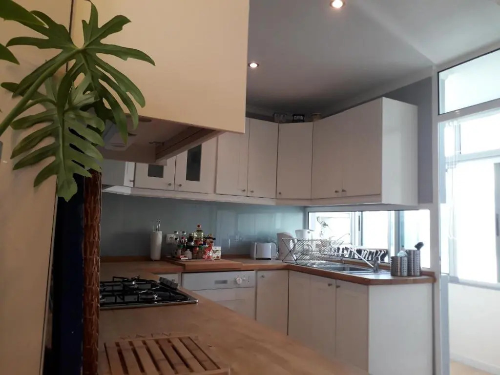 Peaceful Top Floor Apt W Balconies - Cambridge RIGHT - AC