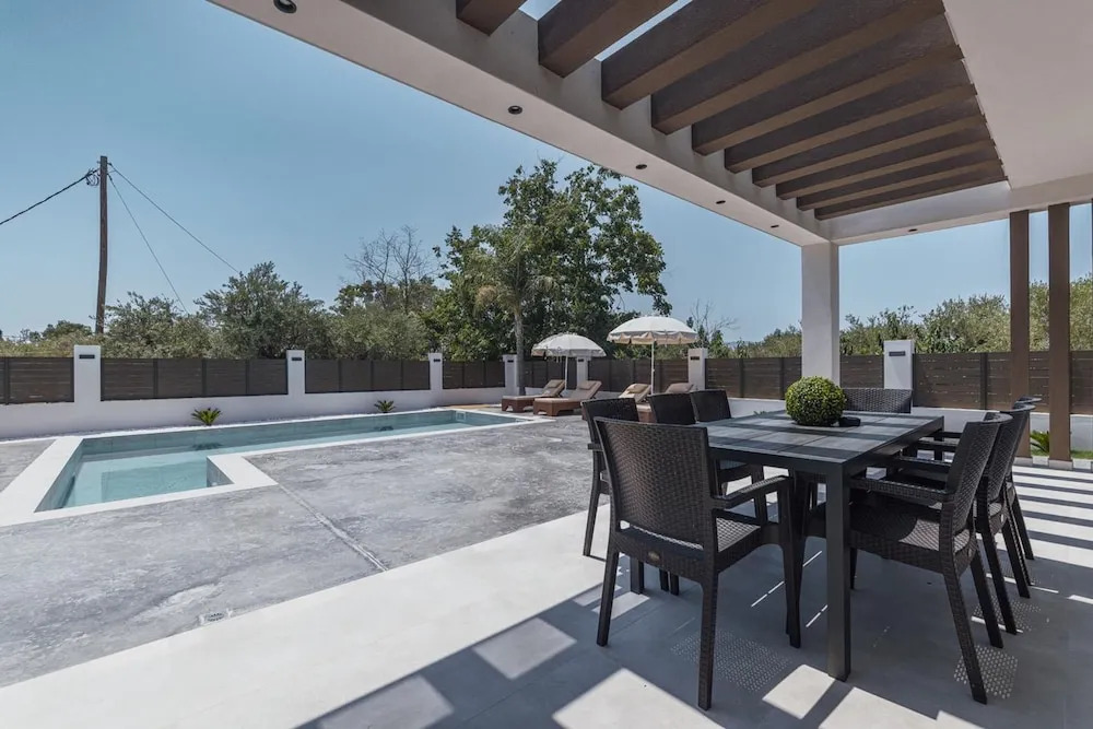 Villa Infinity Theo