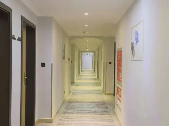 Green Tree Inn Express (Jinhu West Road Basi Square)