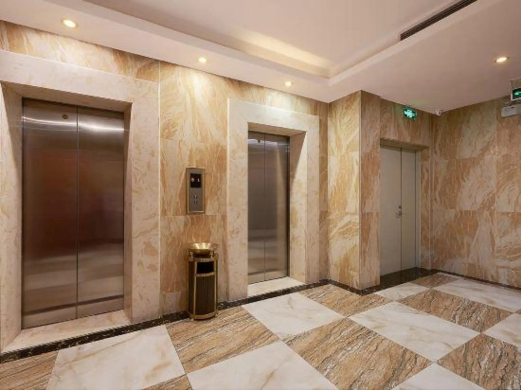 Baihua Hotel (Guangzhou North Railway Station Huaguoshan Park Metro Station Branch)