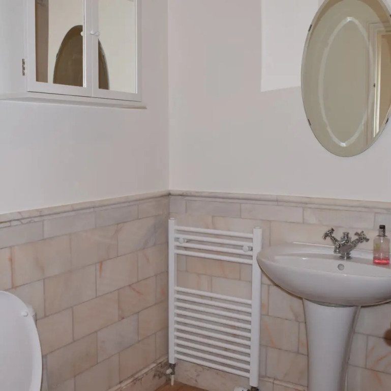 Modern 2 Bedroom Apartment With Views of Clapham Common