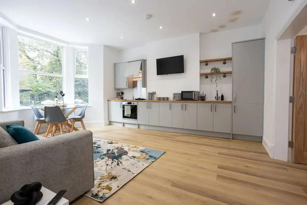 NEW Spacious Flat Ideal for Business Sleeps 4