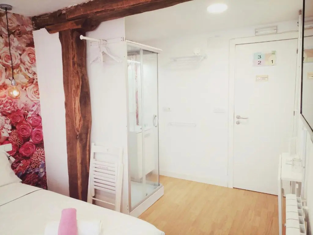 Rin Rooms