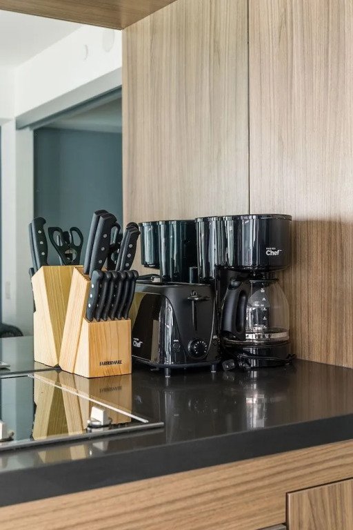 Newly Decorated Yorkville Condo