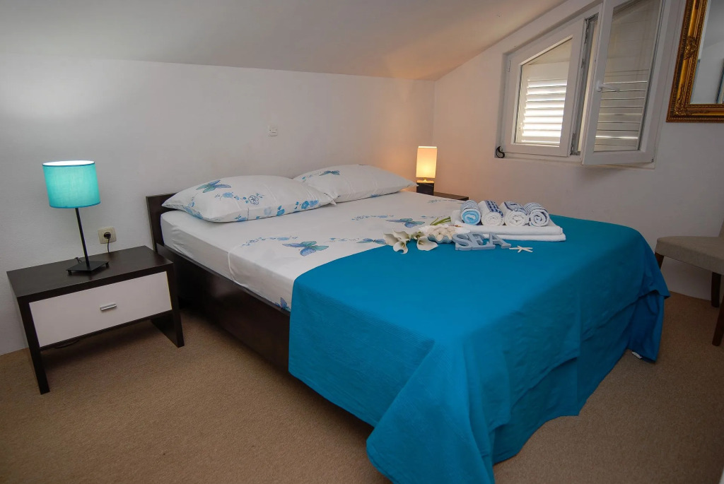 Apartment Tin - comfortable apartment near beach: A1  Ugljan, Island Ugljan