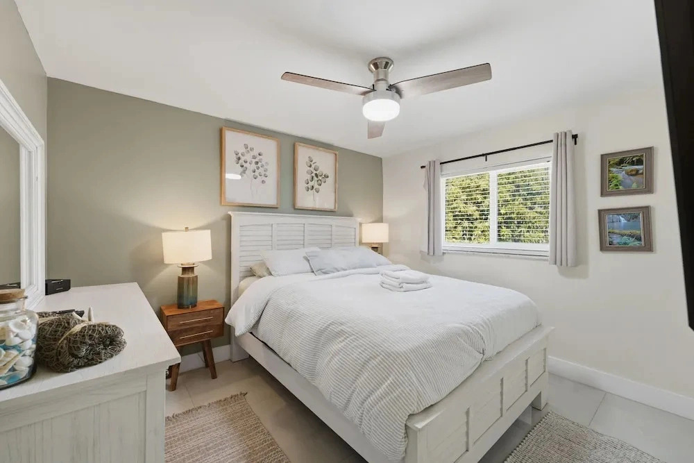 Waterfront Luxury Micro Resort Heated Salt Pool 4 Bedroom Home