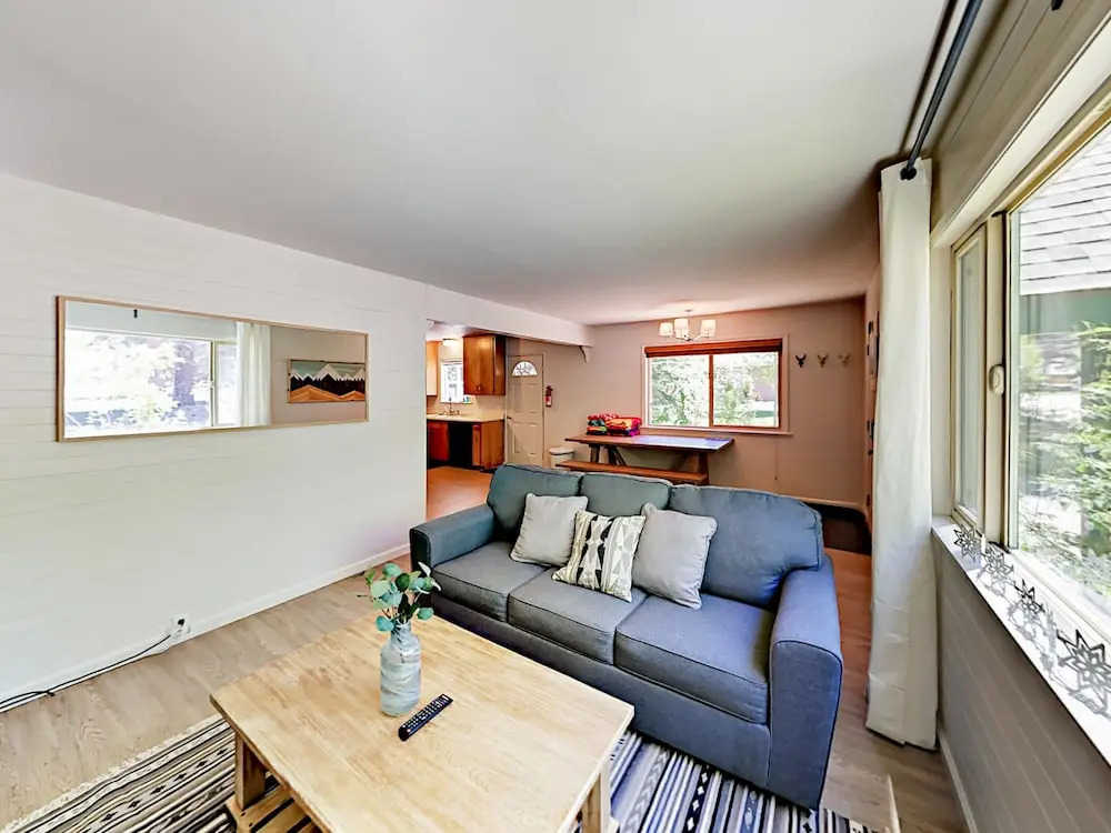 Alpine Retreat Home 3 Bedrooms 1.5 Bathroom Home