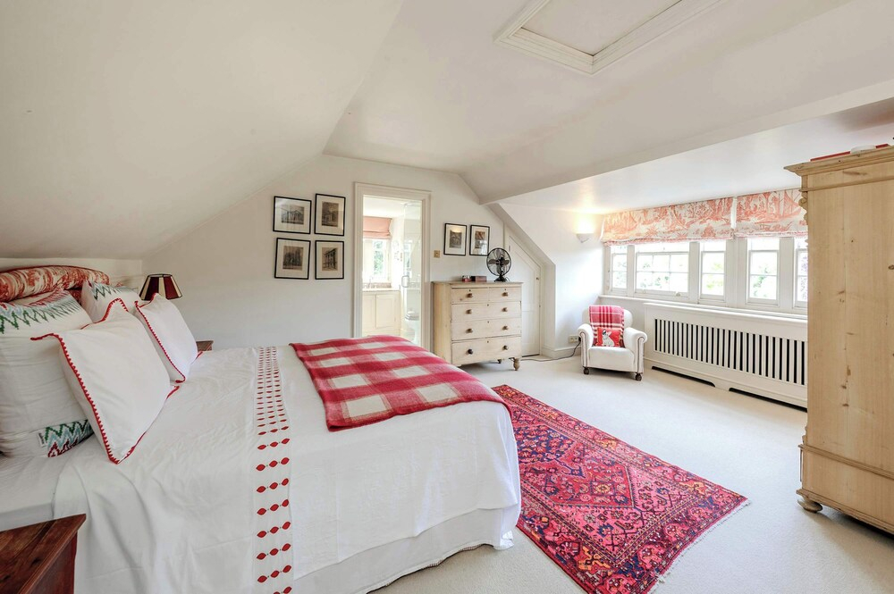 Beautiful Family Home w Garden Pool - Wimbledon