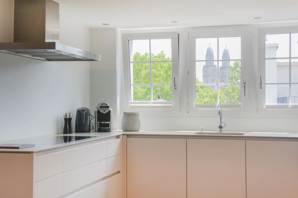 Airhome Limmatquai River View Apartment