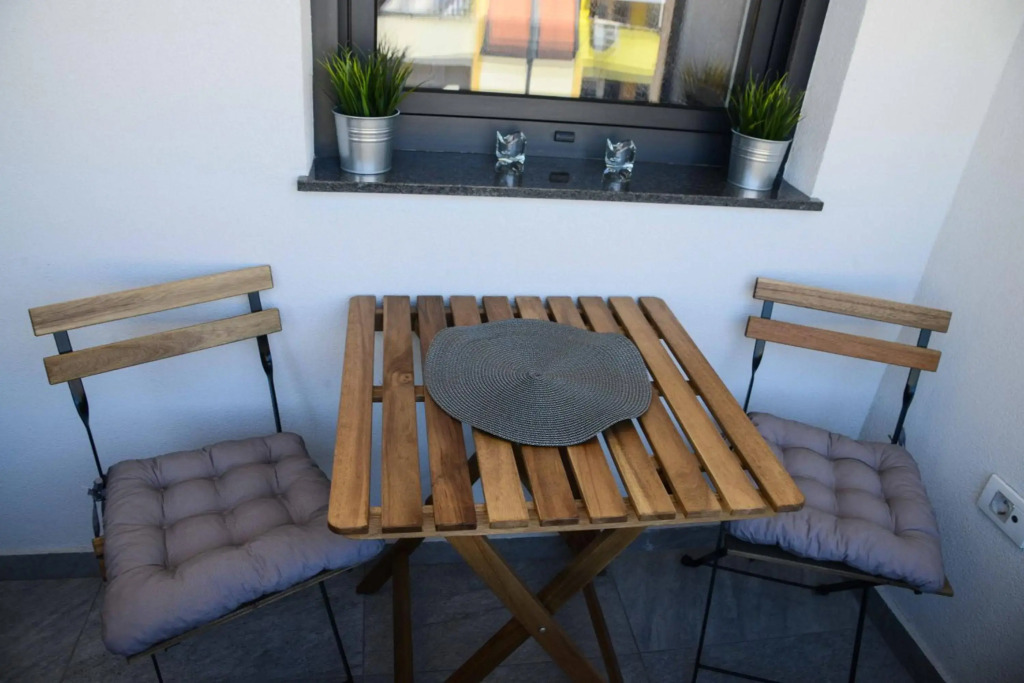 Tesla 70 Apartment