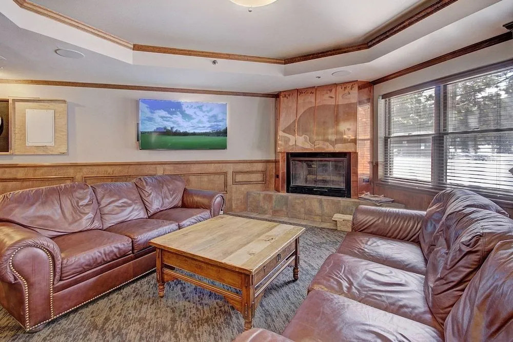 River Mnt Lodge E302
