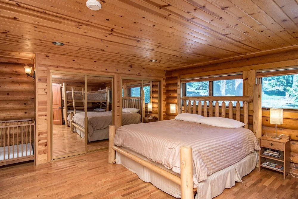 Log  W/ Hot Tub, Billiards & Mt. Tallac Views 4 Bedroom Home