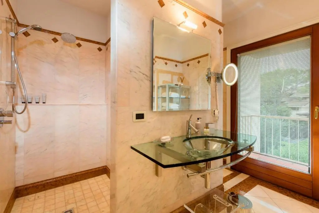 Lake Front Apartment - Direct Lake Access