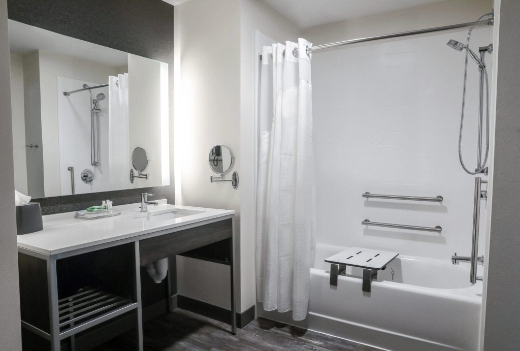 Holiday Inn & Suites Sioux Falls - Airport by IHG