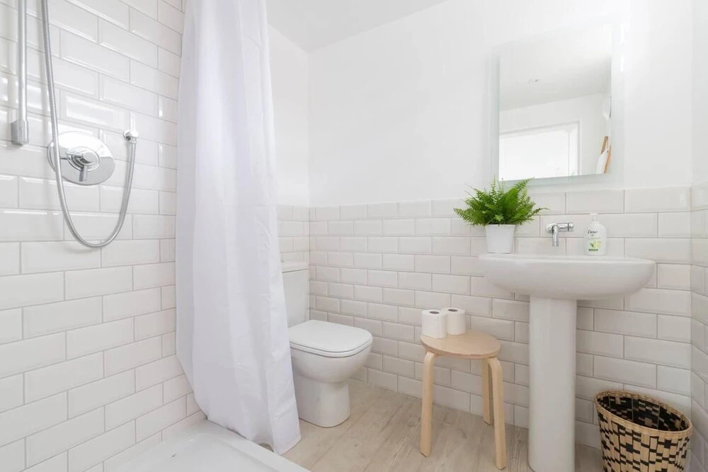 Simple Coastal Luxury near Southwold sleeps 10